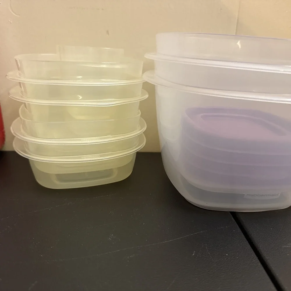 Vintage 2009 Rubber Maid Set Never Used Purple Lids 24 Pc Set